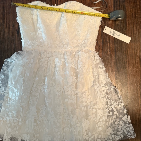 Gorgeous Monique Lluillier embroidered strapless mini dress - Picture 6 of 8